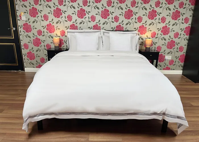 Entire Pinkapt - Free Parking - Up To 4 Guests - 3 Beds - Close To City Centre